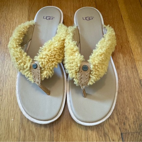 Ugg Alicia Mojave Yellow Sheepskin Flip Flops - Picture 8 of 8
